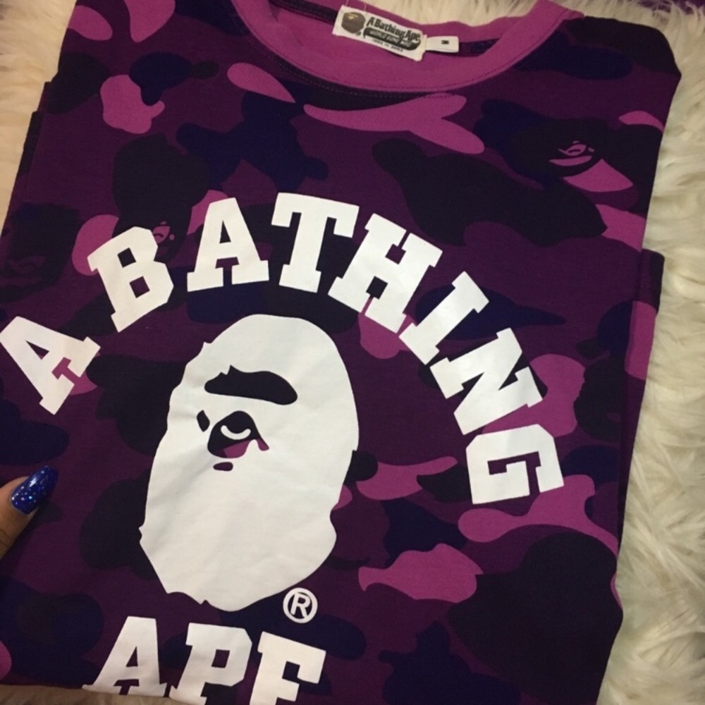 A BATHING APE TSHIRT (BAPE)